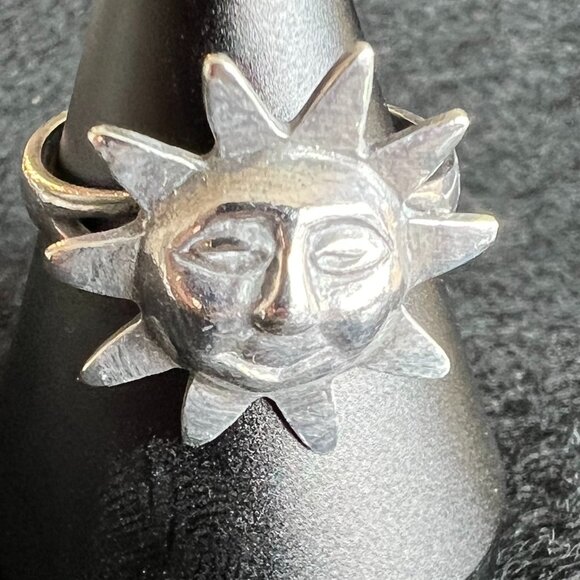 Whimsical Sterling Silver Smiling Sun Ring - Picture 2 of 3